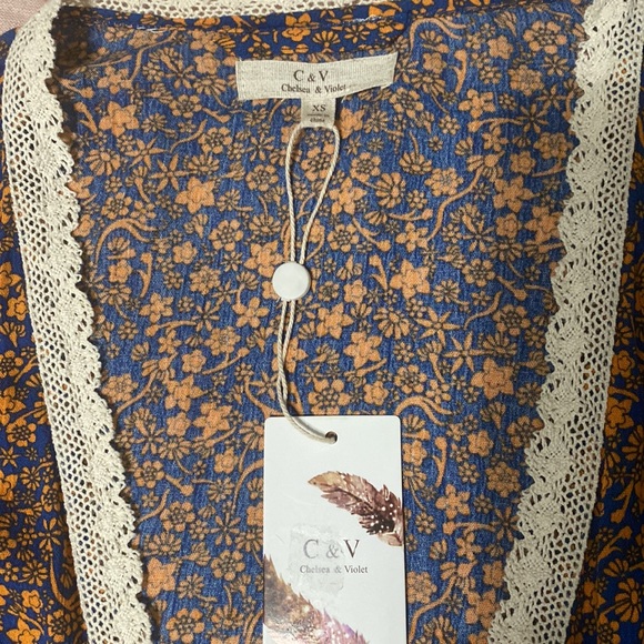 Chelsea & Violet cardigan in a floral pattern. Brand new, with tag. XS - Picture 2 of 4